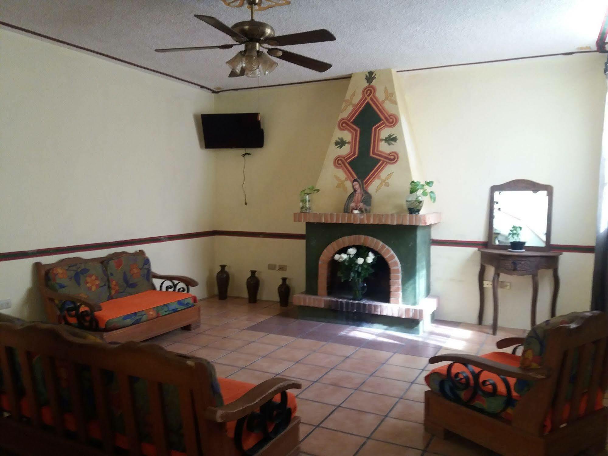 El Hostalito Hotel